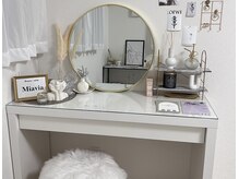 ミヴィア(Miavia)の雰囲気(ドレッサーがあるので、施術後にメイク直しができます♪)