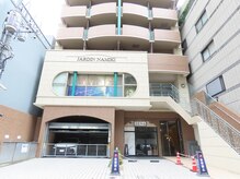 スクエア サロン(Square Salon)/サロンはこの建物の2階です