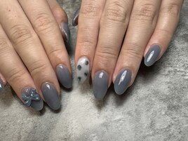 くすみブルーで大人可愛く