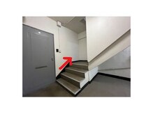 頭専門マッサージ　Hypnos【ヒュプノス】/更に階段で3Fへ