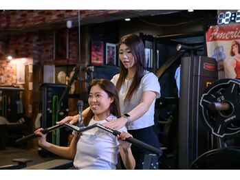 エレボスフィットネス(EREBOS FITNESS)/背中引き締めトレーニング