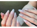 白グラデと繊細レースのネイル