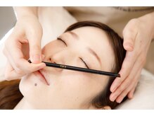 あなたの眉、似合っていますか？左右のバランス、整ってますか？お手入れ、定期的に出来ていますか？