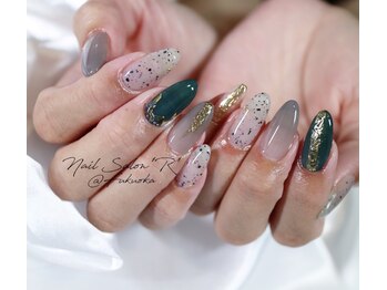 ネイルサロン R/スタイリングコース　8030円