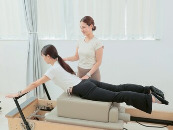 コキュウピラティストゥディ(KOKYU PILATES TODAY)の写真/話題の<マシンピラティス>で体幹・骨盤を整え美姿勢に。骨盤調整/O脚X脚/肩こり解消◎体験60分￥4950