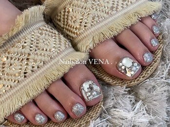 ヴィーナ(VENA)の写真/足元から輝くオシャレを楽しみませんか？お仕事でハンドNGの方も、フットネイルで気分を上げましょう♪