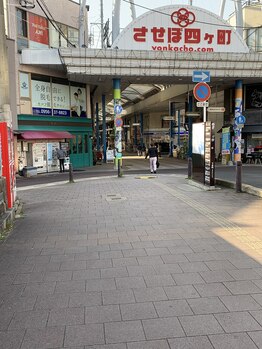 キングスサロン 長崎佐世保店(KING’S SALON)/☆アーケード入口でわかりやすい