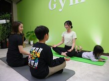 グリーンジム(Green Gym)の雰囲気（お子様連れも大歓迎◎大画面でYouTube鑑賞もできます）