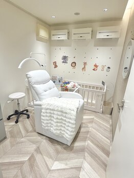 フィッカ(FIKKA)の写真/キッズスペースあり♪お子様連れでもプライベートルームなので安心◎一緒に来れるのが嬉しい☆