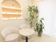 クレオ(Cleo.)の雰囲気(白を基調とした清潔感のある店内とメイクスペース♪)