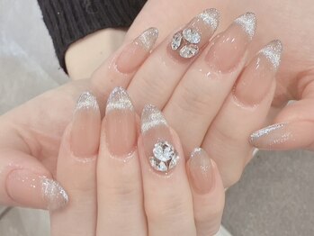 アネラ 池袋(Anela)の写真/シンプル×美フォルム仕上げで上品デザイン！オフィスネイルにもオススメ♪大人女性にぴったりな上質ネイル