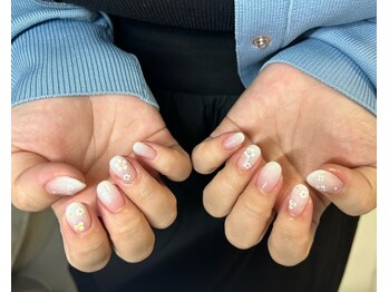 ネスレ ネイル(NESTLE NAIL)/白グラ＆お花