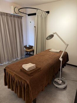 Lambell Beauty Studio./