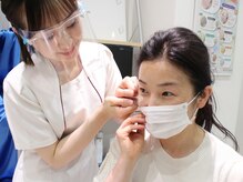 メナードフェイシャルサロン 丸の内ヒルズ/スキンチェックで肌の状態を確認