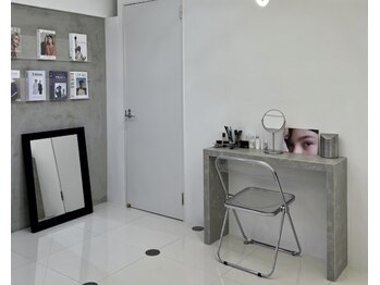 ハリウッドブロウリフト ワクシー 新宿店(HOLLYWOOD BROW LIFT WAXYYY.)/メイクブース完備