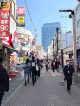 ディアー 原宿(Diar)/古着屋さん横の路地を曲がります