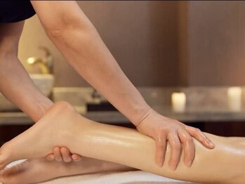 台湾式リラクゼーション男女共用店ツバメ桜梅島店の写真/本格台湾式足つぼでむくみスッキリ★ふくらはぎまで◎毎日頑張るあなたにご褒美時間!