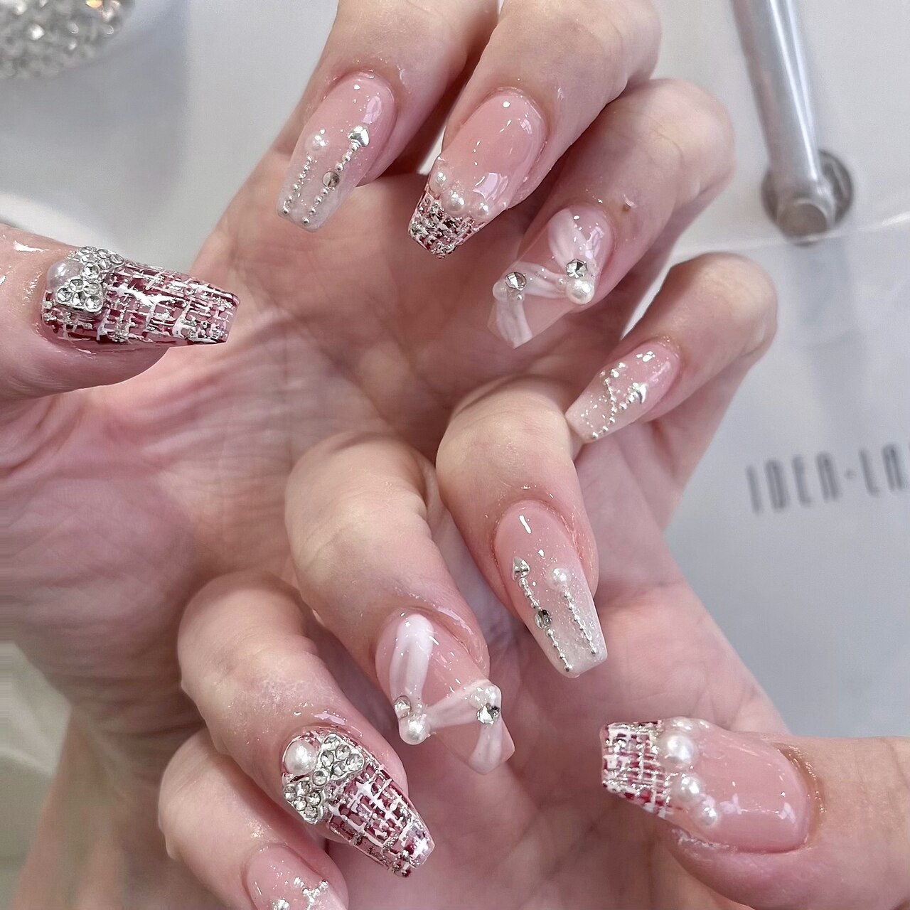 2026年冬トレンド】リボンネイルのネイルデザイン集｜人気順｜98ページ