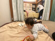 子育てママの整体サロン/施術中のお子様の様子