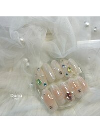 宝石ネイルとチークネチル