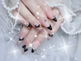 黒フレンチネイル