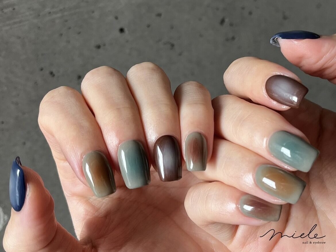 2025年-2026年冬トレンド】グレー 秋のネイルデザイン集｜人気順｜98