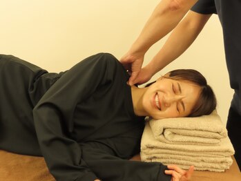 エスブランド 麻布十番(S-BRAND)の写真/【麻布十番1分】首肩こりの根っこにアプローチ![こりねっことり]が大人気!悩み続けるコリや悩みとおさらば!