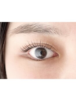 ナチュラル上品な目元にしたい