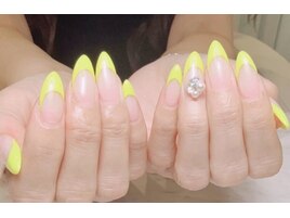 フレンチビジューネイル