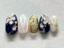 上品&華やかなお手元に。毎月変わる定額デザインネイル6650円。