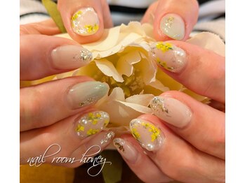 ハニー(honey)/ミモザネイル♪