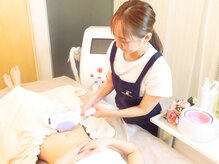 光は心地よく熱さはありません。リラックスしてお越しください