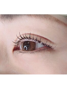 ナチュラル上品な目元にしたい