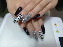 ヒナ(Hina)の雰囲気（チップ長さ出し/ワンカラー2本デザイン8500円）