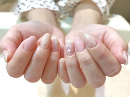 ひかえめ大理石ネイル。
