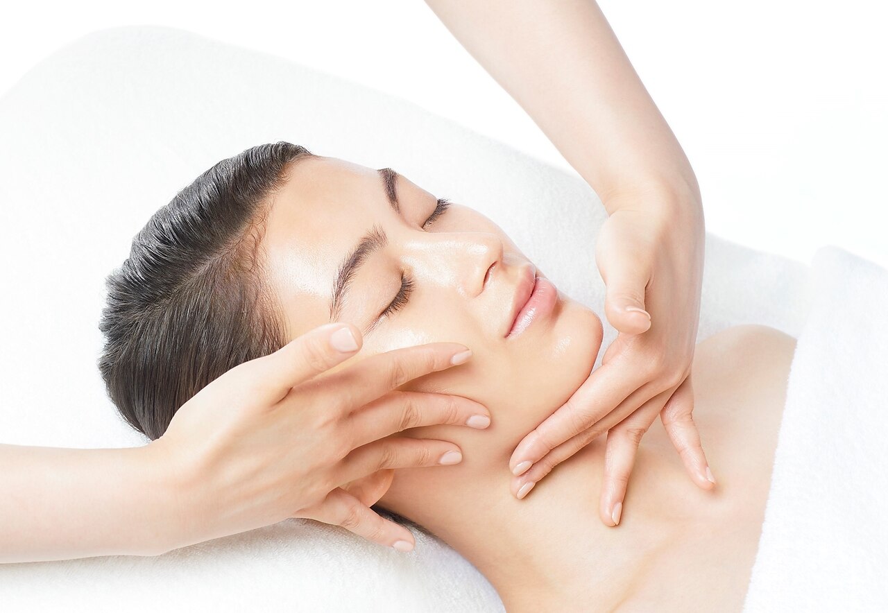 《初回限定★特典:目元パック！》ブライトアップスキンシェービング