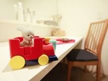 ハレアイラッシュ(hare eyelash)の雰囲気（お子様がお待ちいただけるスペースです。事前にご連絡ください。）