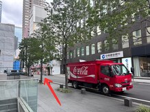 エンアイラッシュ(en eyelash)/《道案内》左折して直進