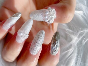 ホワイトネイル　パールネイル