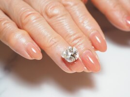 大人気のビジューネイル