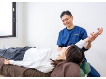 ナチュリカ(Naturica)/施術7 手の関節・腕の捻じれ調整