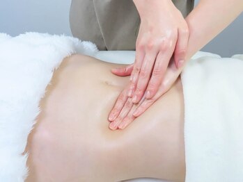 腸もみサロンLily中目黒【リンパマッサージ/痩身/ダイエット/肩こり腰痛/ヘッドスパ】の写真/全身すっきり叶える腸もみで血流UP!むくみ・だるさを解消♪美と健康と疲れは腸内フローラからケアが大切◎