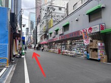 エンアイラッシュ(en eyelash)/《道案内》薬局を右手に直進