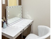 ソフィラ(sophila)の雰囲気（メイクブース完備してます♪ミラーもあるのでメイク直しにどうぞ）