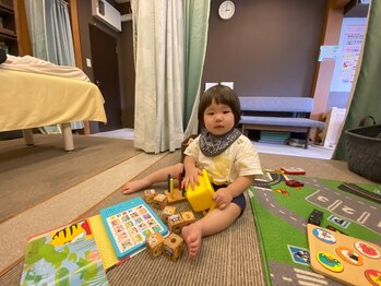 子育てママの整体サロン/施術中のお子様の様子