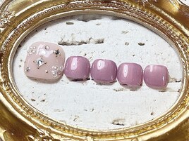 ゴージャスガーリーフットネイル