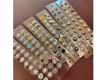 ウツツノホトリの雰囲気（耳ツボジュエリーの種類も豊富に♪）