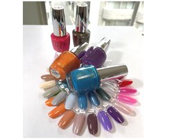 マニキュア　カラー