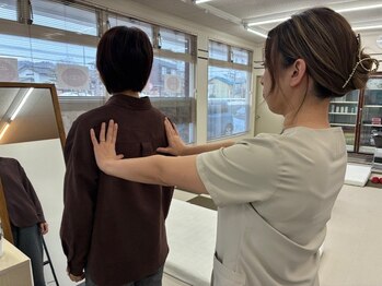 カイロプラクティックリバースはぴもあ/施術後の姿勢チェック