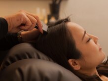 キリンの昼寝/手では届かない部分にも◎